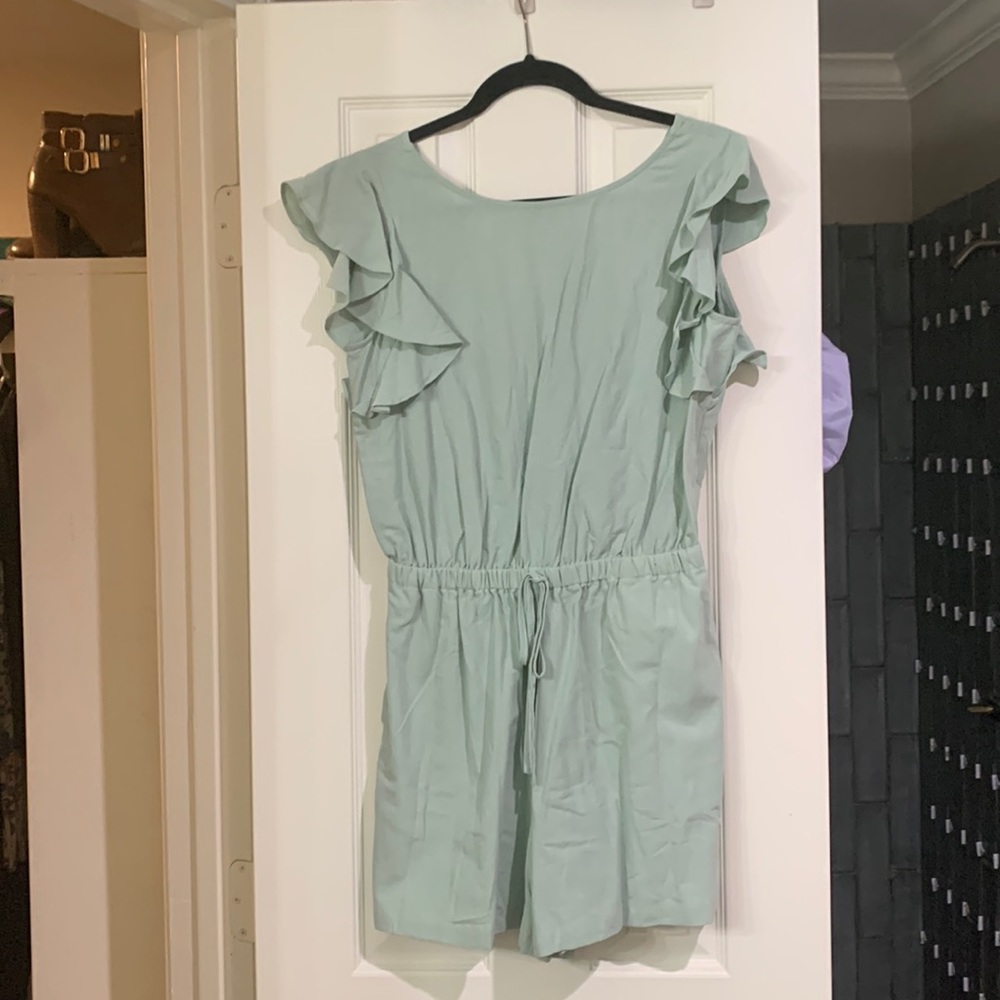 Romper with ruffle sleeves
